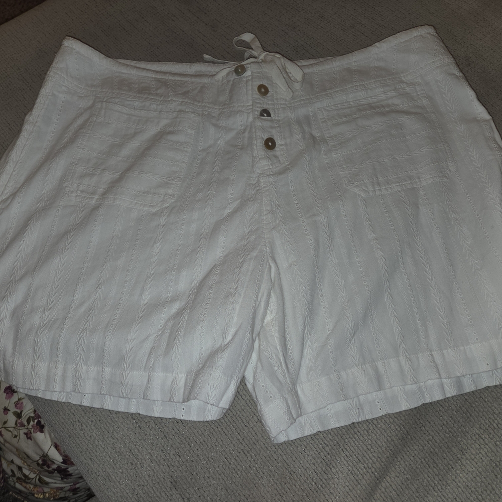 Sundance White Button-Front Drawstring Shorts - Picture 5 of 7